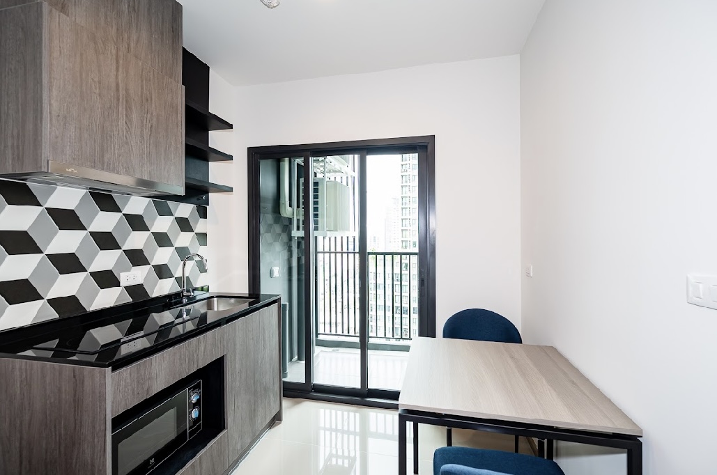 The base thonglor phetchaburi