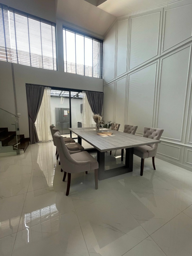 เดอะ พาร์ค เลน ลาซาล 24