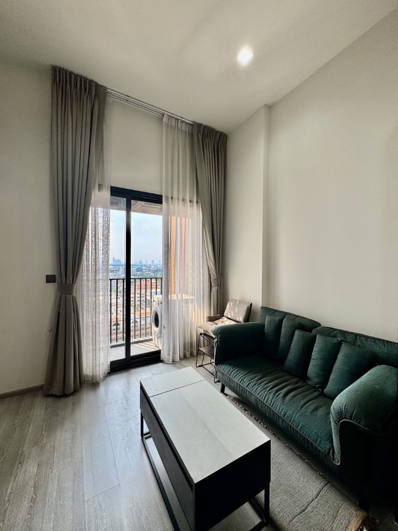 The line Sukhumvit 101