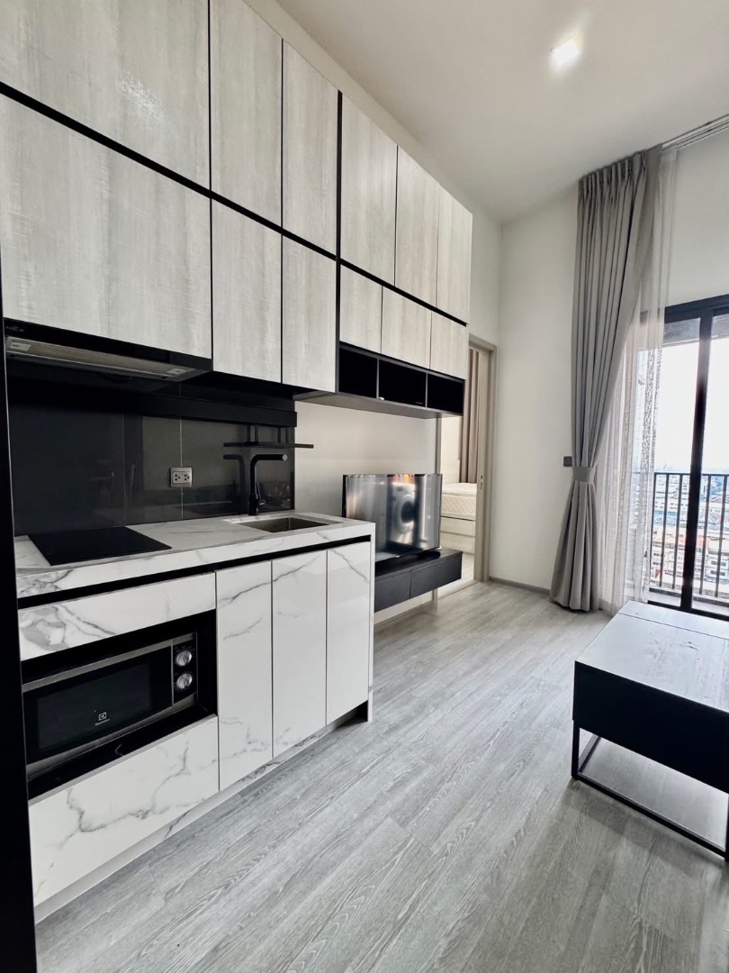 The line Sukhumvit 101