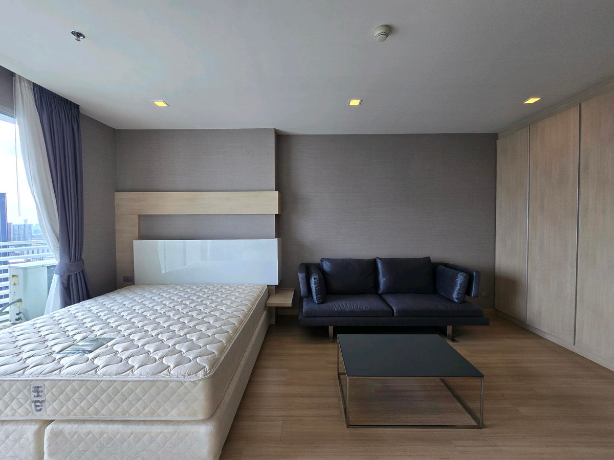 Sky Walk & Weltz Residence