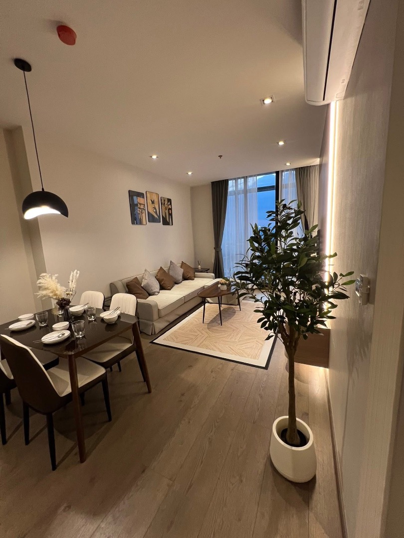 Park Origin Phrompong