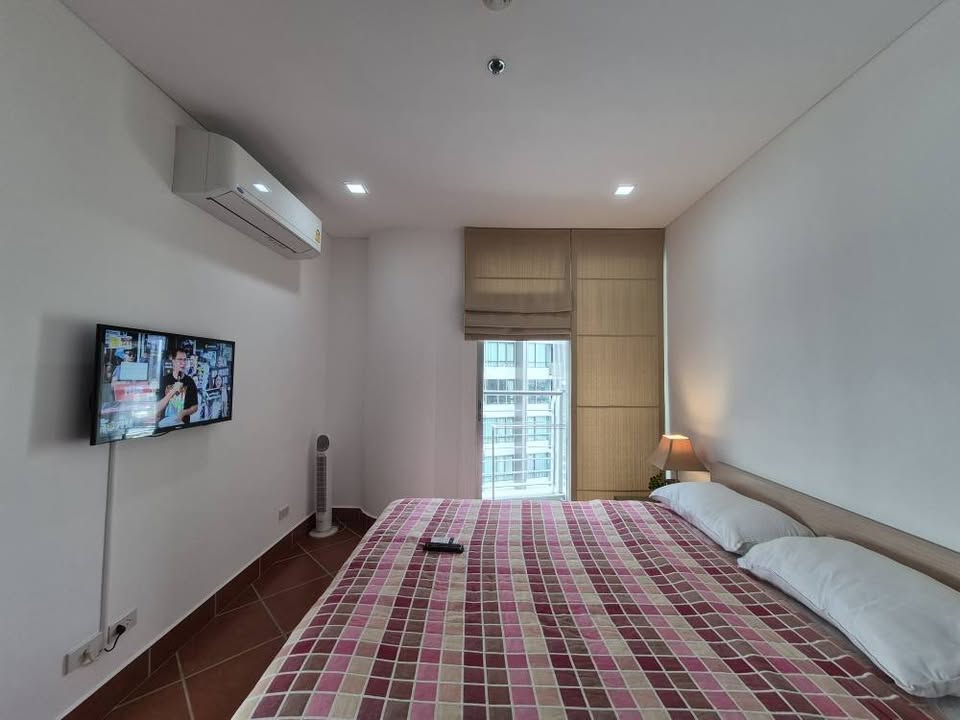 เลอ ลักซ์ คอนโดมีเนียม