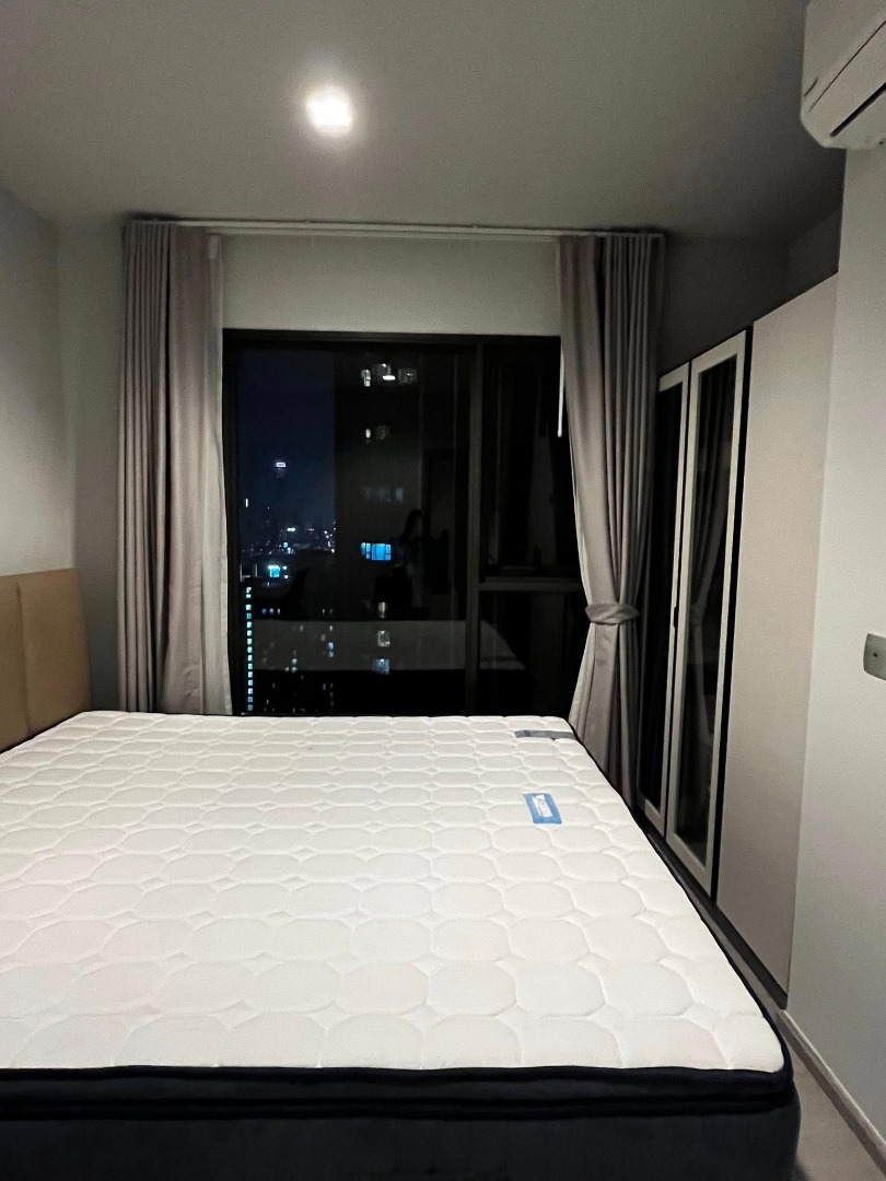 ไลฟ์ อโศก พระราม 9