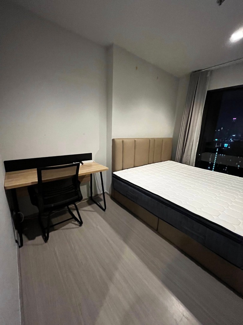 ไลฟ์ อโศก พระราม 9