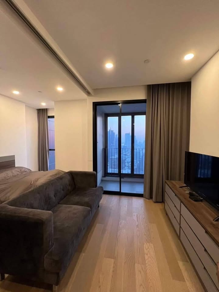 Ashton Chula - Silom