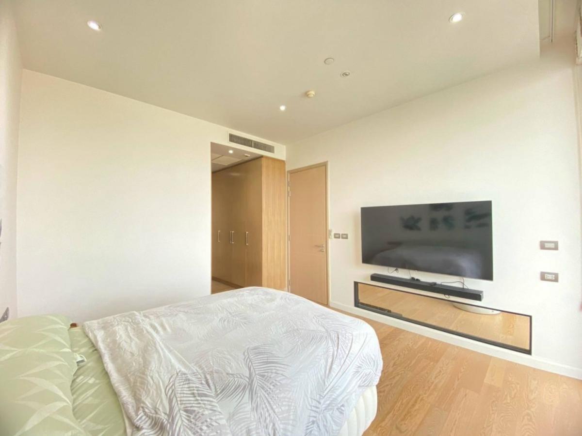 Magnolias Waterfront Residences