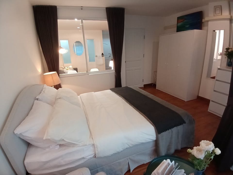 Surawong City Resort