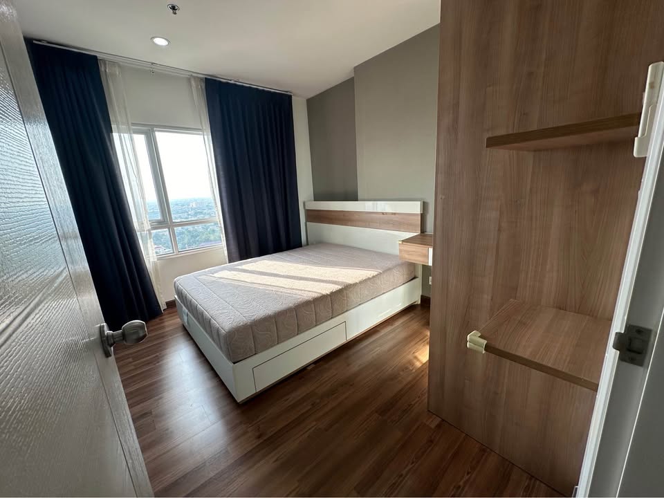 Centric Tiwanon Station