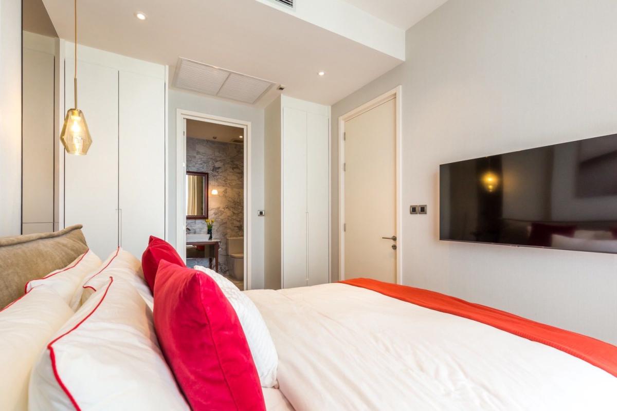 Khun by Yoo Thonglor