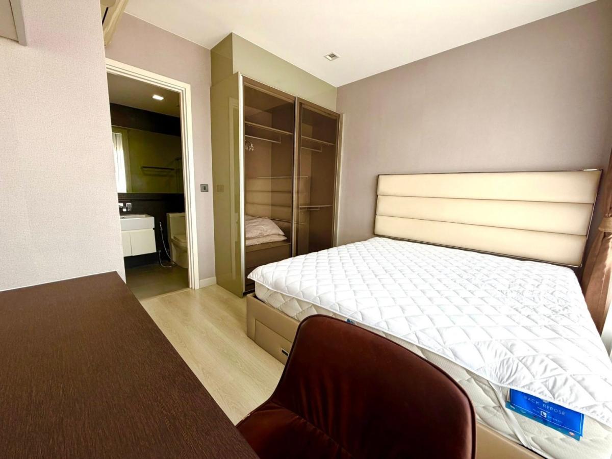 The Signature by Urbano