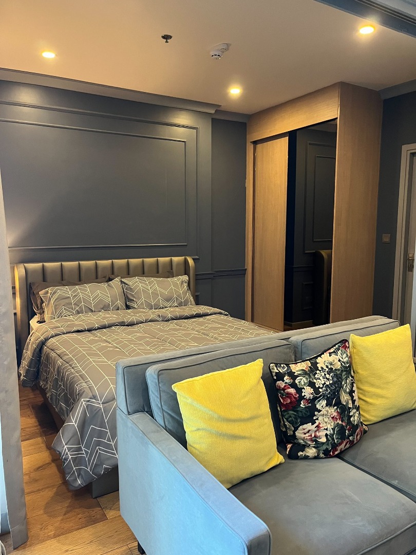 Q​ Chidlom Phetchaburi​