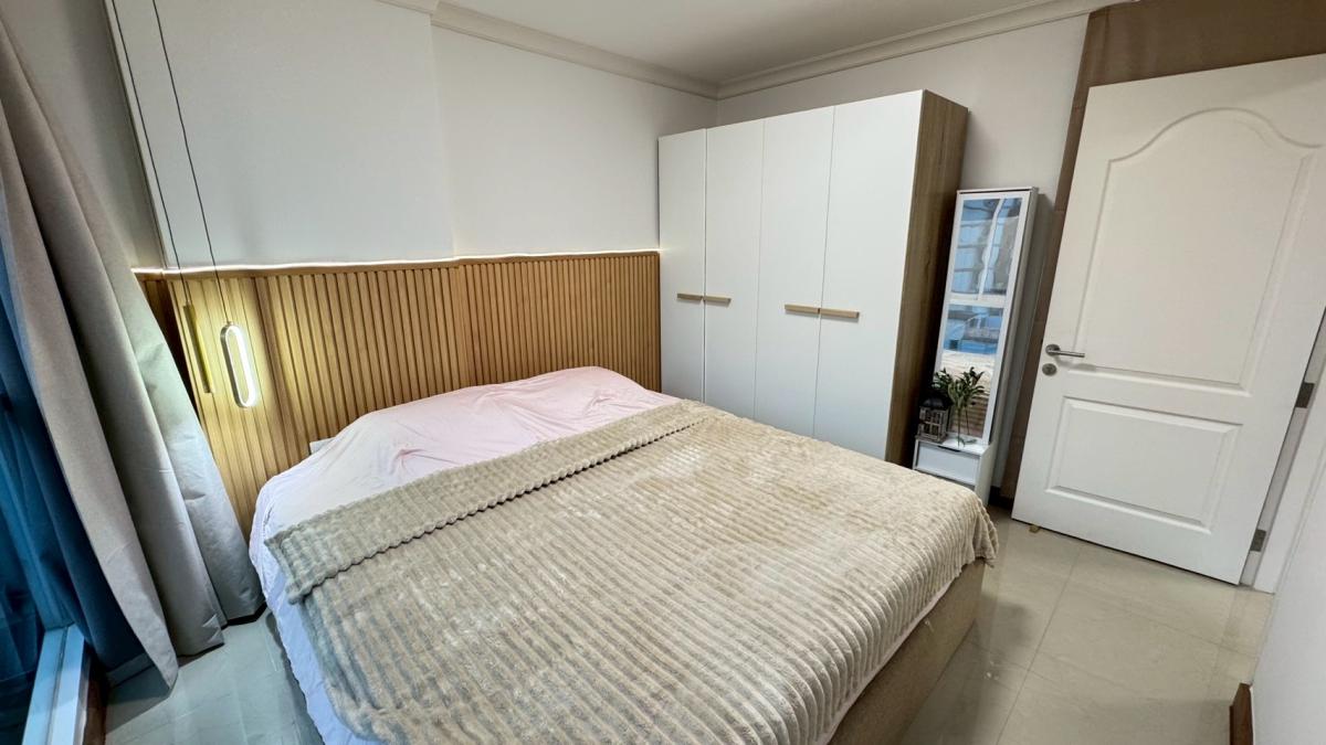 Chateau in town Phahol 11 