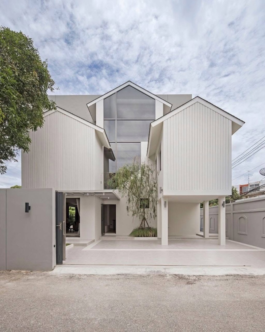 For Rent / Sale Single House near Ekkamai – Thonglor 🌿