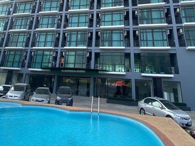 แอท-เฟิร์ส-ไซท์-คอนโดมิเนียม