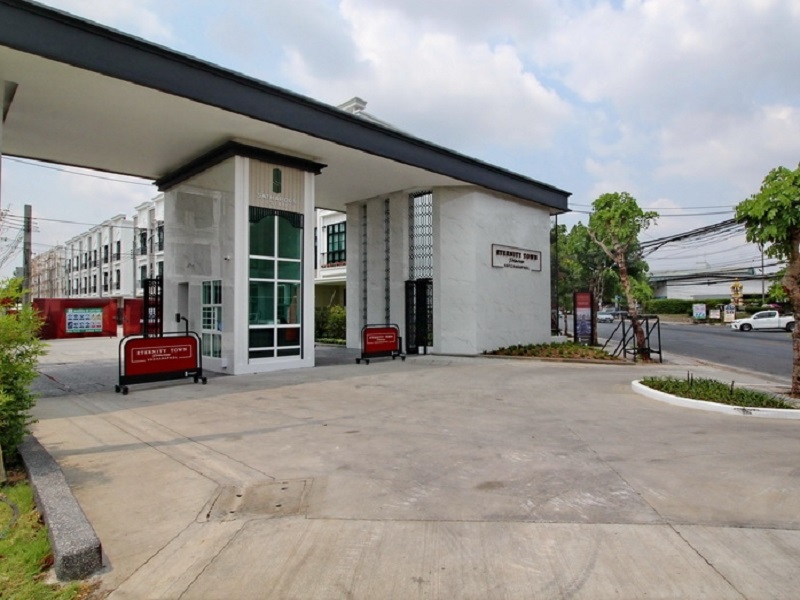 Eternity-Town-Primrose-Vacharaphol