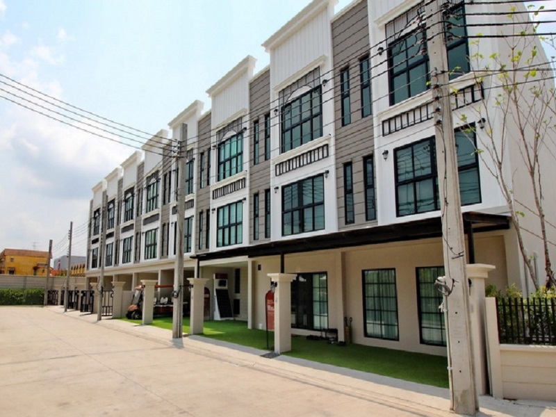 Eternity-Town-Primrose-Vacharaphol