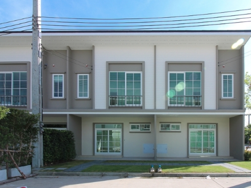 Q-District-Gusto-Kingkaew-Suvarnabhumi