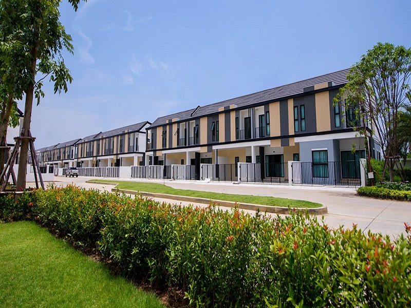 Baan-Rajapruek-Talaadthai-Wynn-Thani