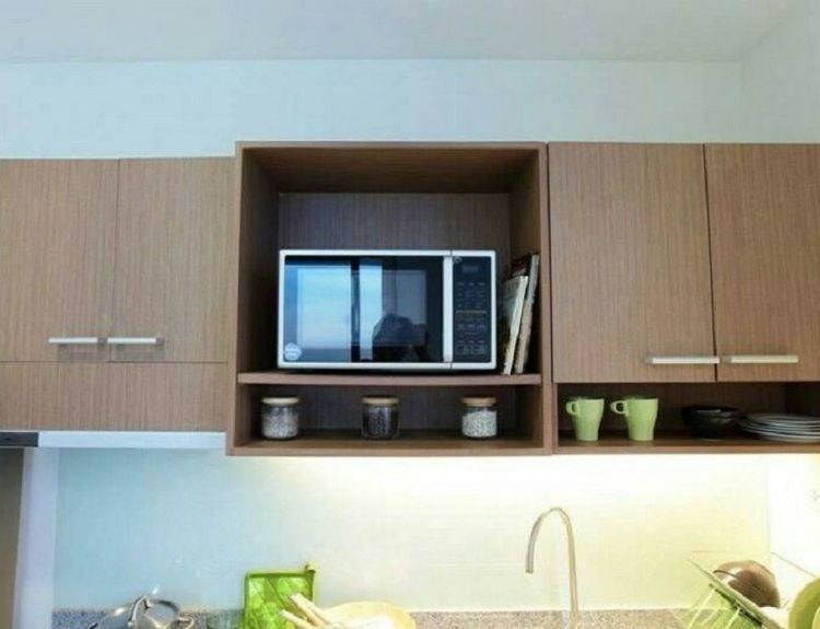 The-Sky-Condo-Sriracha