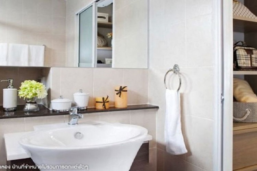 Baan-Klang-Muang-Sathorn-Taksin-1